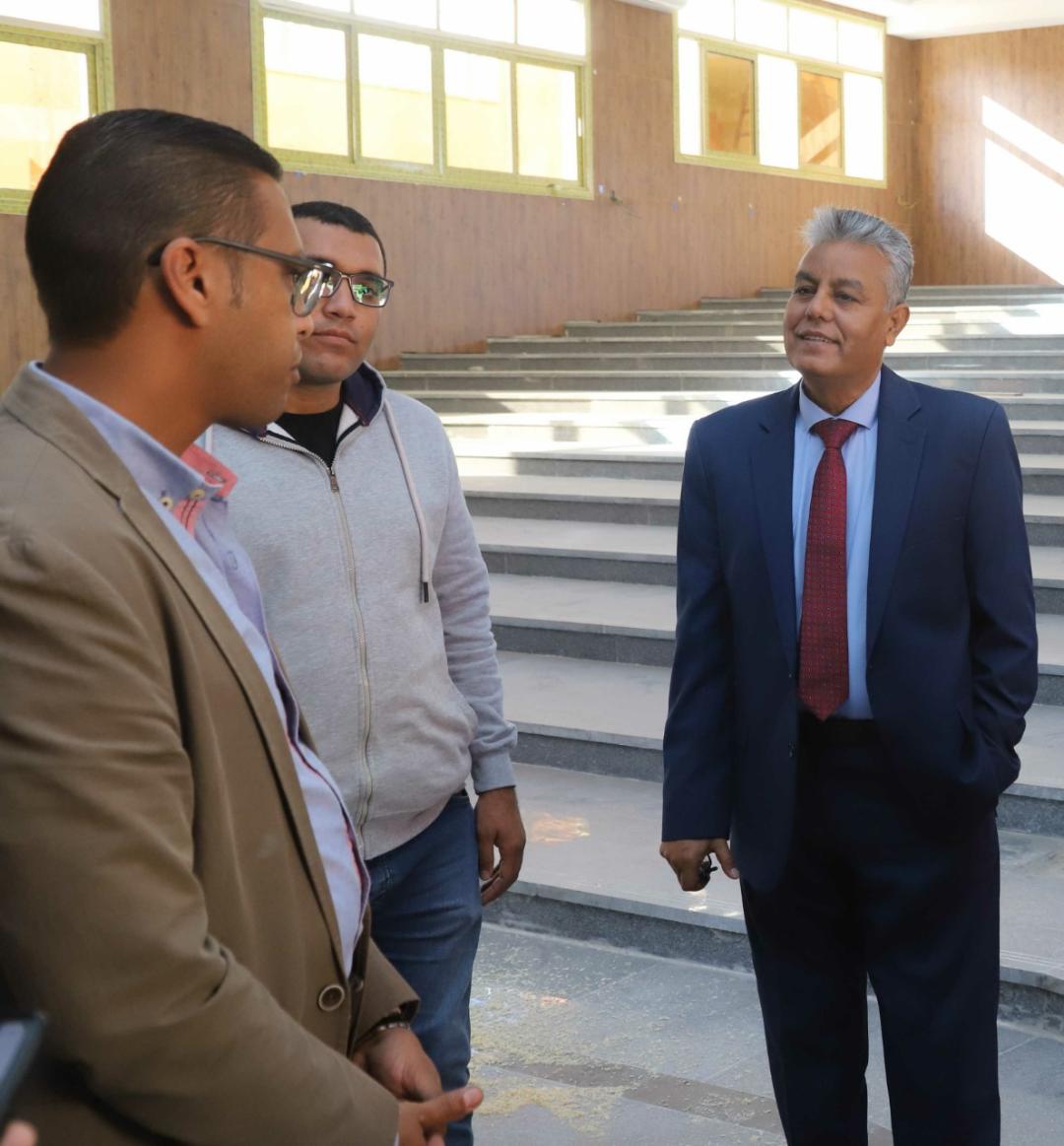 رئيس جامعة جنوب الوادى يستقبل مساعد وزير التعليم العالى للمشروعات القومية                       