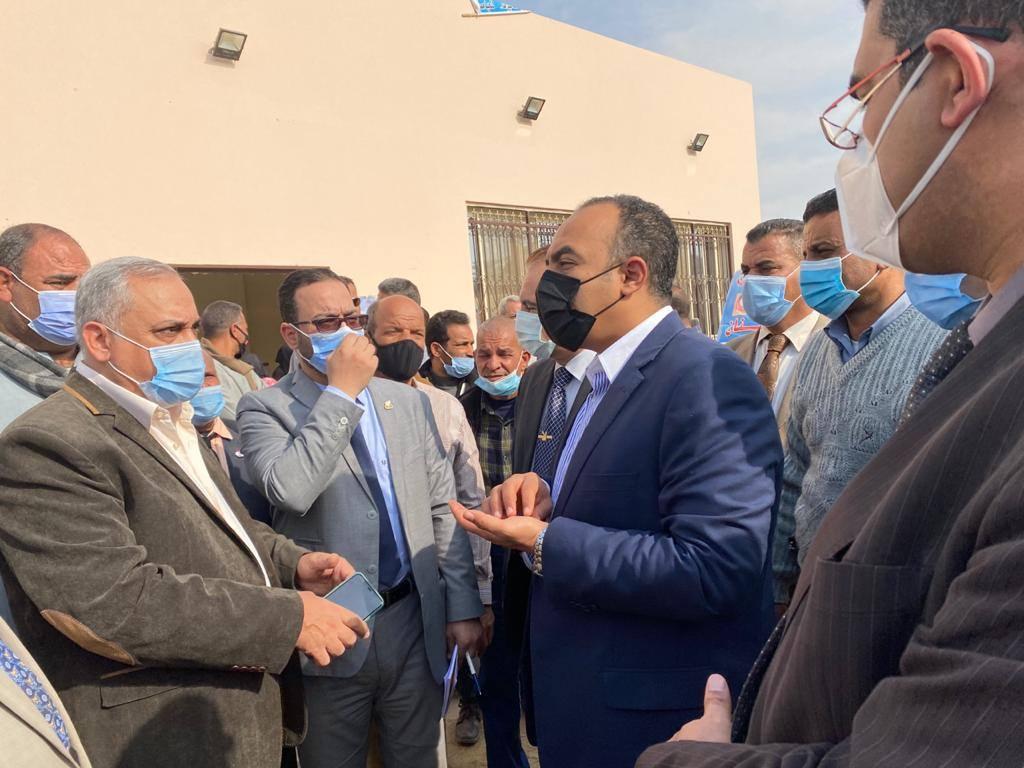 نائب محافظ المنيا يتابع مع وفد وزارة التخطيط مشروعات المبادرة الرئاسية بمركزي ملوي وابوقرقاص