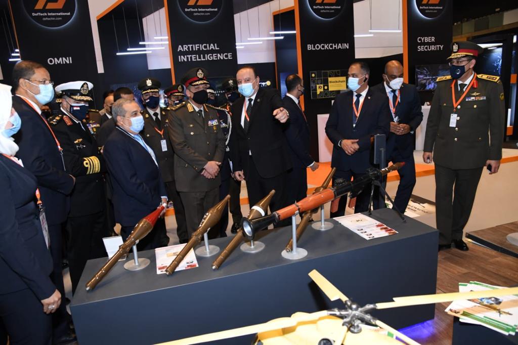 وزير الدفاع يعود إلى أرض الوطن بعد مشاركته في معرض ايديكس بدولة الإمارات
