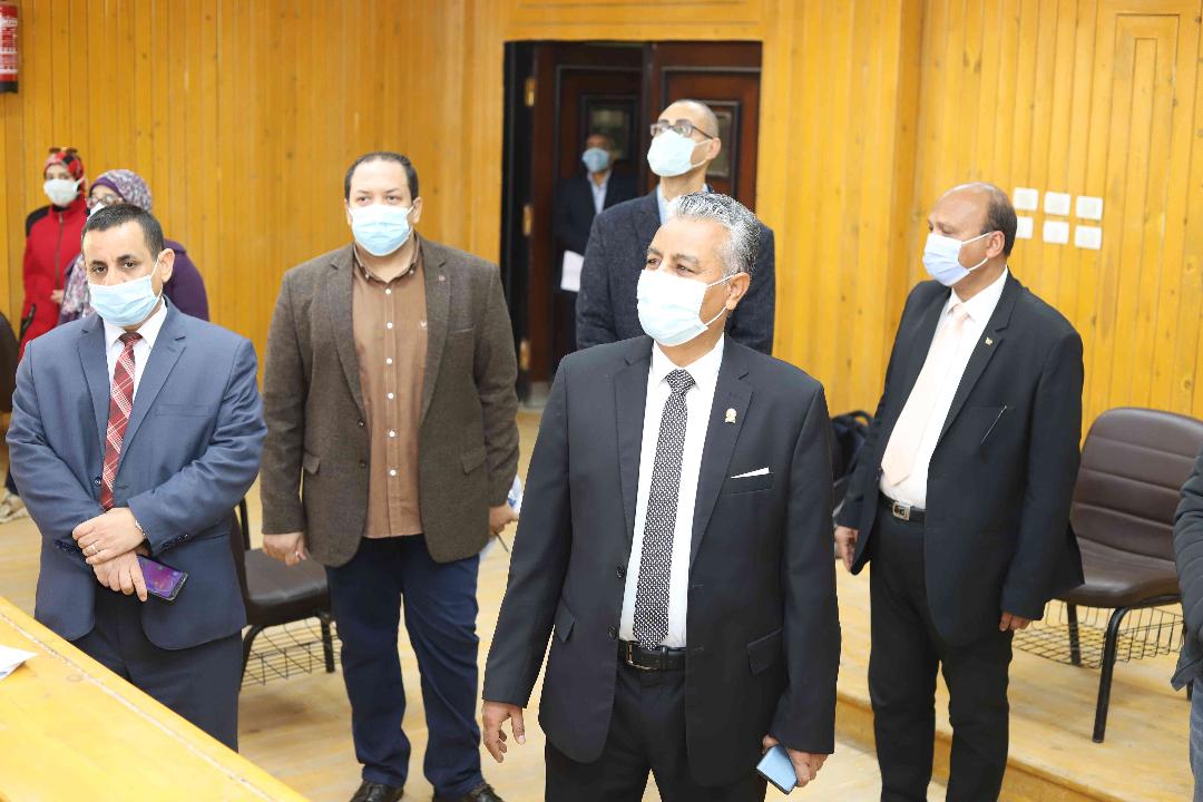 جولة تفقدية لرئيس جامعة جنوب الوادي بلجان الامتحانات في يومها الاول