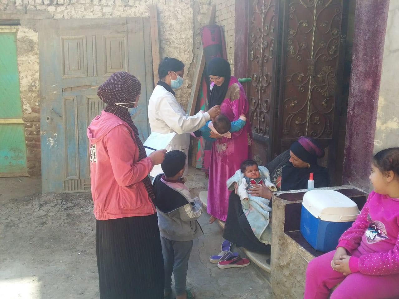 تطعيم 489 ألف طفلا في اليوم الأول لحملة التطعيم ضد مرض شلل الأطفال بالمنيا