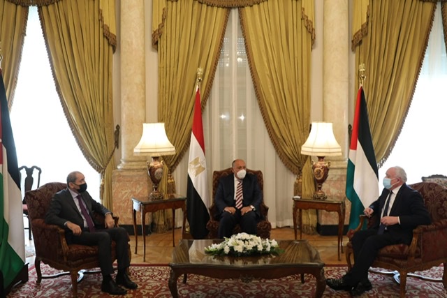 مصر والأردن وفلسطين يتفقون على ضرورة وقف كافة الأنشطة الاستيطانية الإسرائيلية بالأراضي الفلسطينية المحتلة
