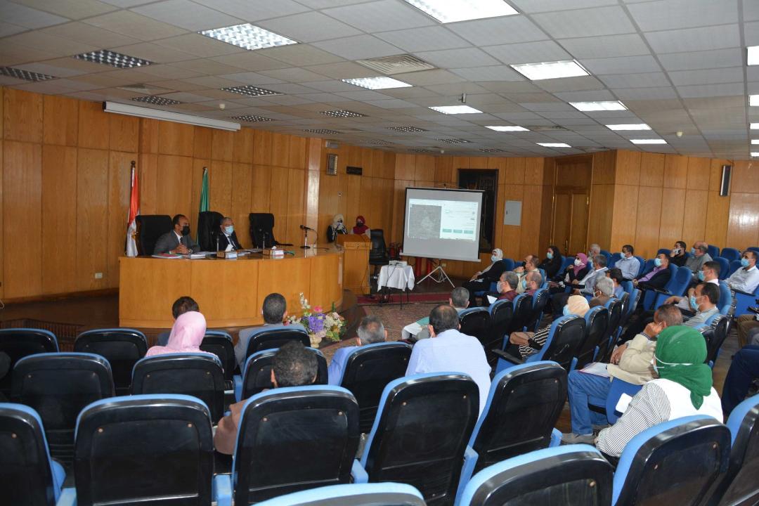 محافظ المنيا يتابع الموقف التنفيذي لمشروعات المبادرة الرئاسية 