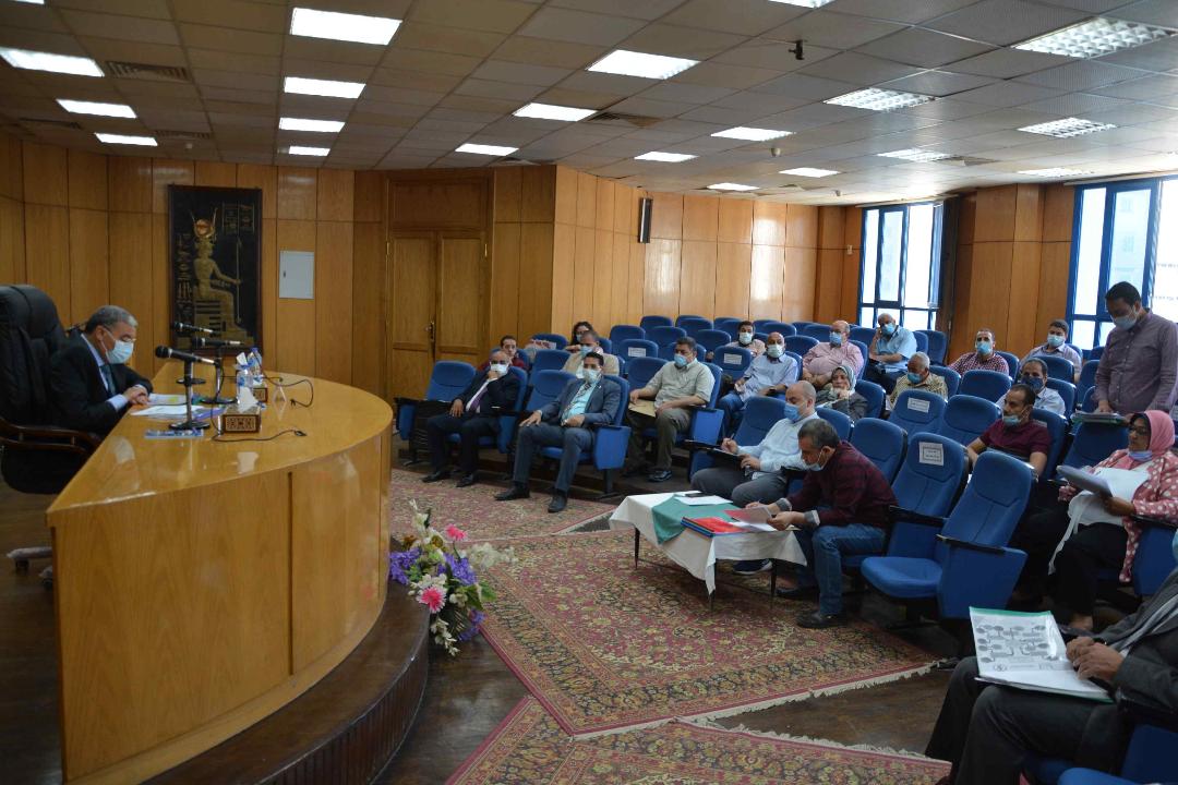 محافظ المنيا يتابع نسب تنفيذ مشروعات المبادرة الرئاسية 