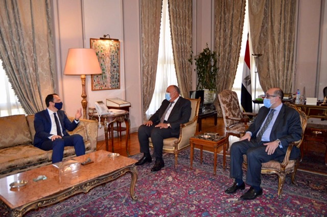 شكري يتشاور مع نظيره القبرصي بشأن التعاون الثنائي