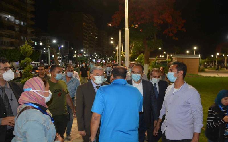 محافظ المنيا يتفقد كورنيش النيل بعد افتتاحه ويتابع تلقي المواطنين للقاح كورونا بالمركز الثابت 