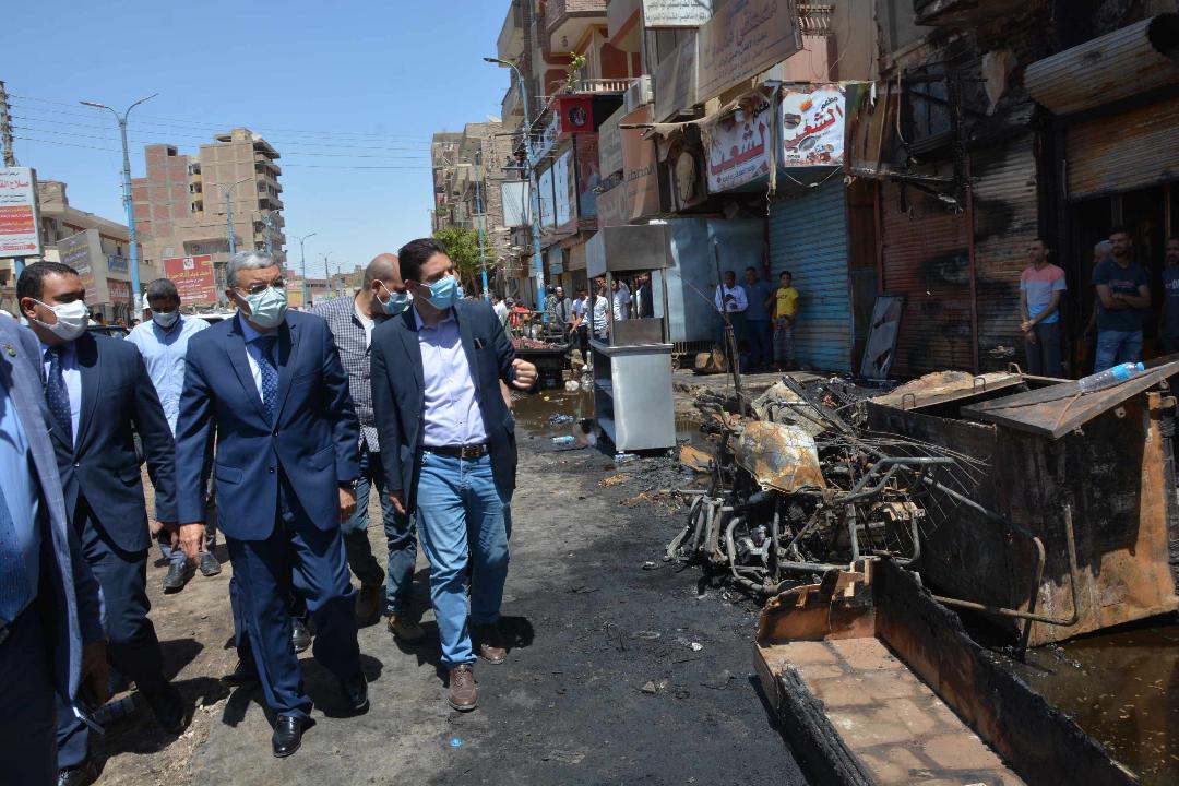 محافظ المنيا، يتفقد موقع حريق نشب بأحد المطاعم بمركز ابوقرقاص
