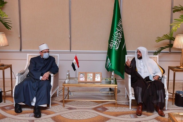 مصر والسعودية توقعان برنامجاً تنفيذياً في مجالات الشؤون الإسلامية
