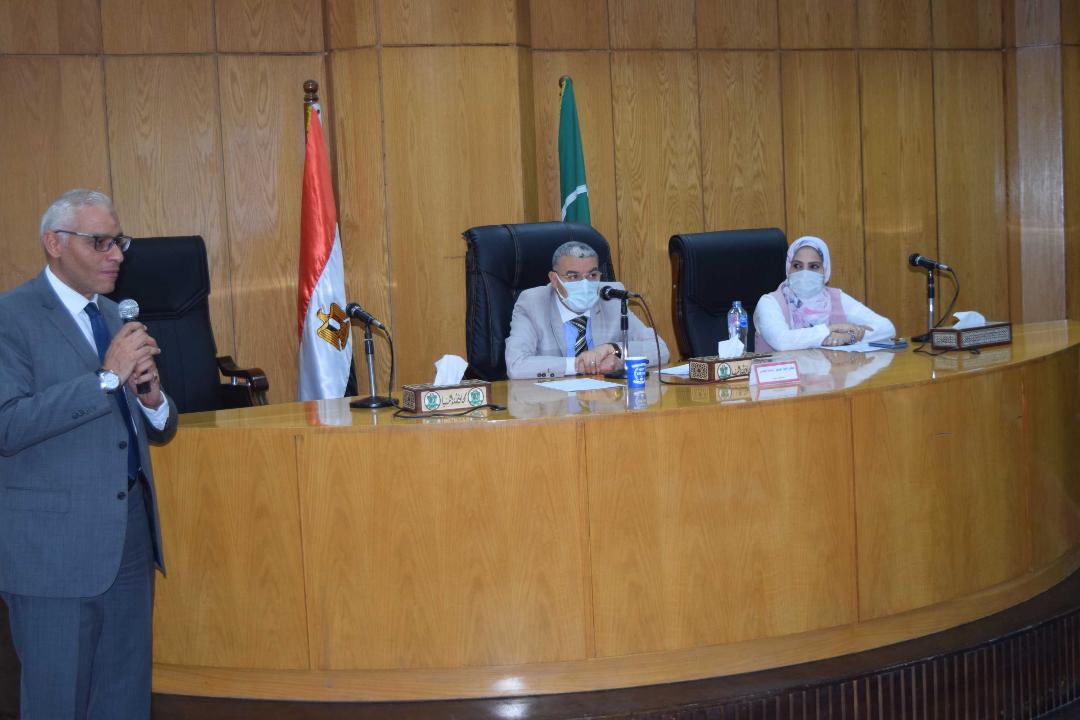 محافظ المنيا يشهد لقاءا ضمن مبادرة «إيد على إيد نعمل مشروع جديد» 