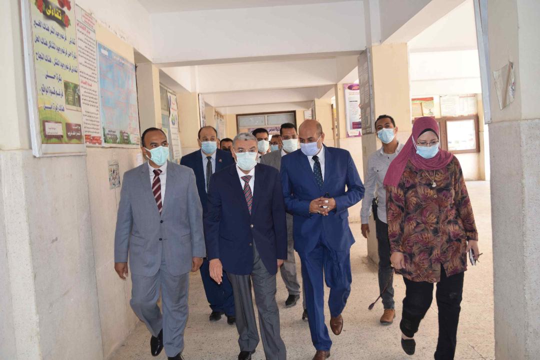 محافظ المنيا يتابع جاهزية اللجان لامتحانات الثانوية العامة 