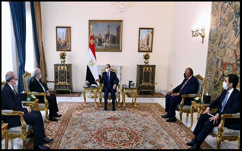 الرئيس يؤكد حرص مصر على تطوير العلاقات مع الجزائر في شتى المجالات