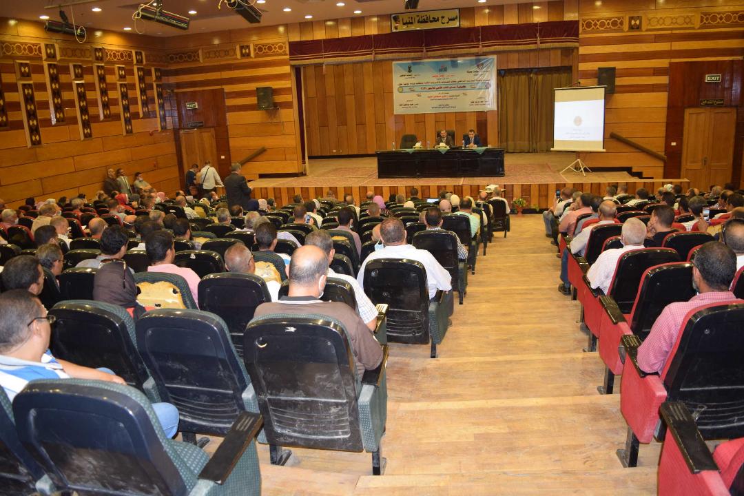 السكرتير العام لمحافظة المنيا يشهد ورشة عمل حول كيفية حساب الأدنى للأجور لعام 2021 