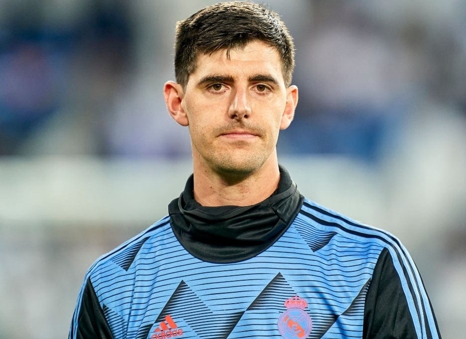رسمياً .. ريال مدريد يجدد عقد حارسه البلجيكي كورتوا حتى 2026