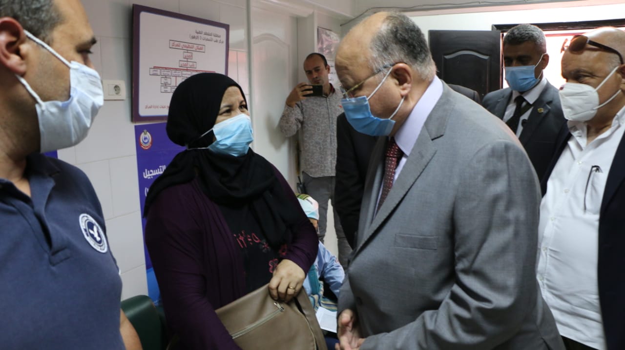 محافظ القاهرة يزور مركز تطعيم كورونا المستجد بالمركز الطبي بالاسمرات