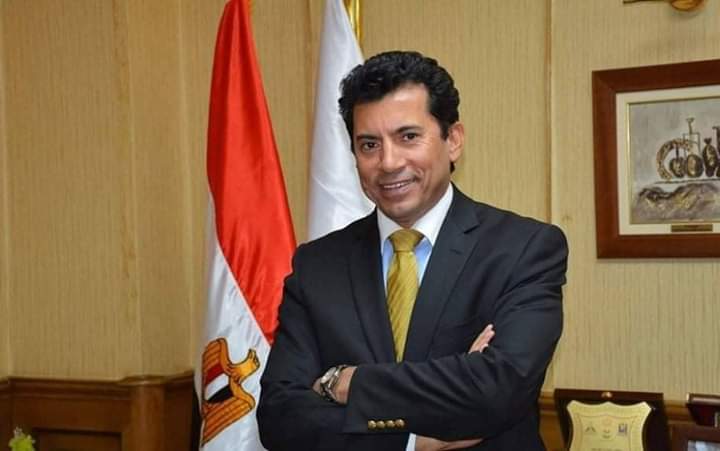 وزير الرياضة يهنئ فريال عبد العزيز بذهبية الكاراتيه بأولمبياد طوكيو