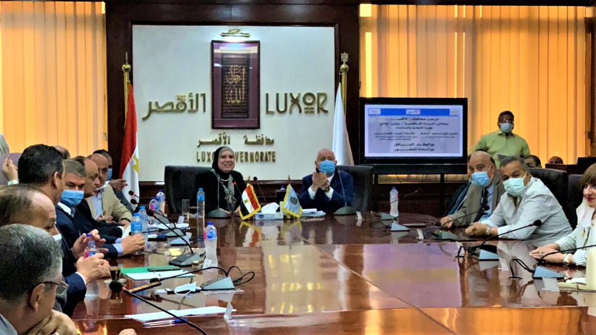 وزيرة التجارة والصناعة تواصل جولتها بالصعيد .. وتعقد لقاء موسعا مع مستثمرى الأقصر