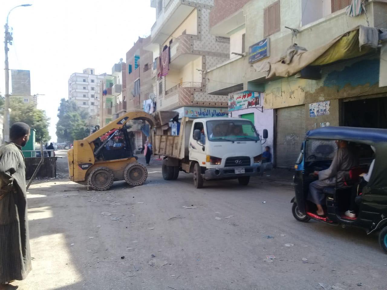 محافظ المنيا يتابع جهود الوحدات المحلية في كافة القطاعات الخدمية  