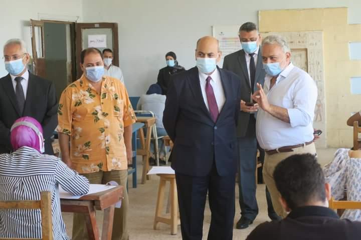 رئيس جامعة المنيا ونائبه يتابعان أعمال اختبارات القدرات بكليتي 