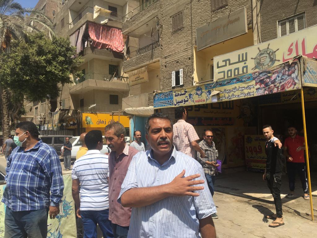 بالصور.. رئيس حي شرق شبرا الخيمه يزيل جميع مخالفات شارع 15 مايو 

