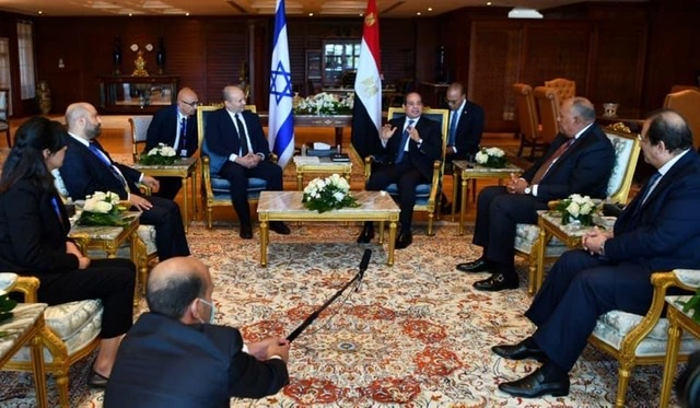 بالصور.. لقاء الرئيس مع رئيس وزراء اسرائيل  بشرم الشيخ