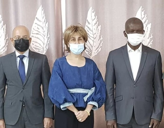 السفيرة المصرية في كوتونو تلتقي وزير الدفاع الوطني البنيني