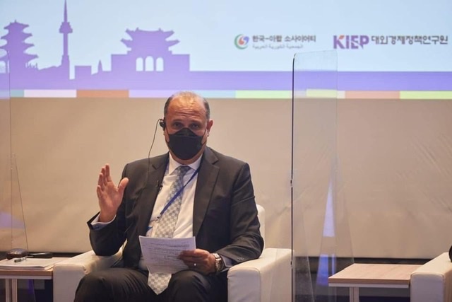 السفير المصري في سول يلقي المحاضرة الافتتاحية  في منتدي مستقبل التعاون العربي-الكوري 