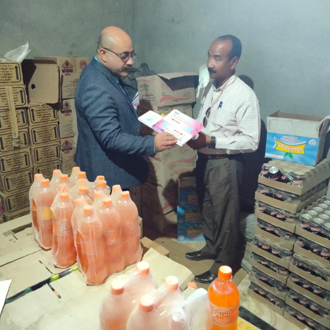 ضبط ١٧٥٠ كمامة مجهولة المصدر و ٢٧٩٠ كيس مقرمشات منتهى الصلاحية بمركز أبوقرقاص بالمنيا