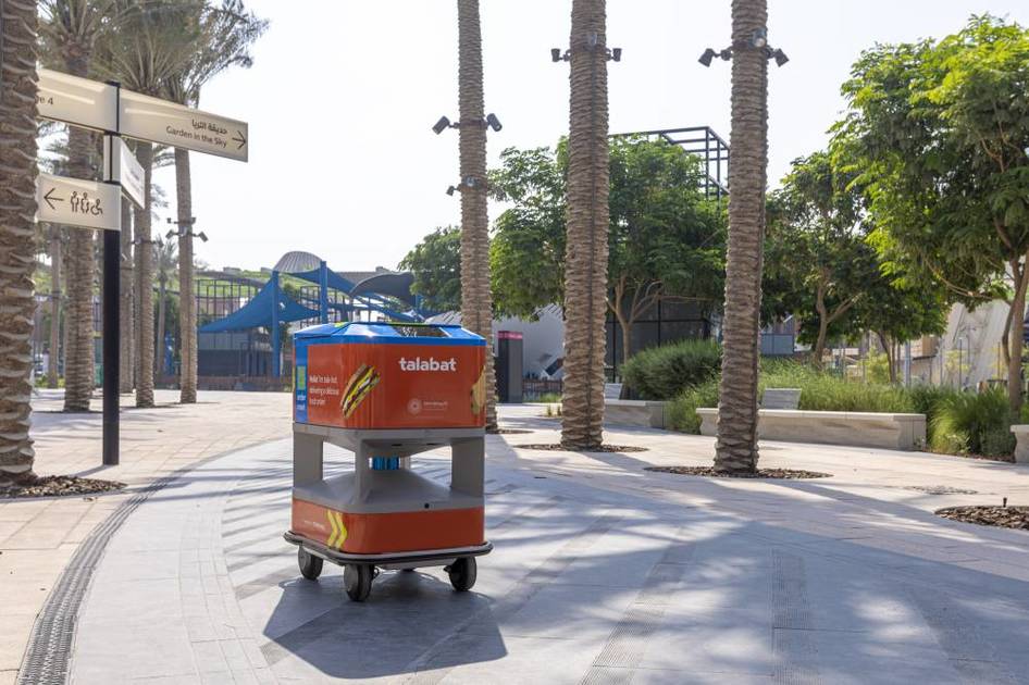 توصيل الطعام بالروبوت فى إكسبو 2020
