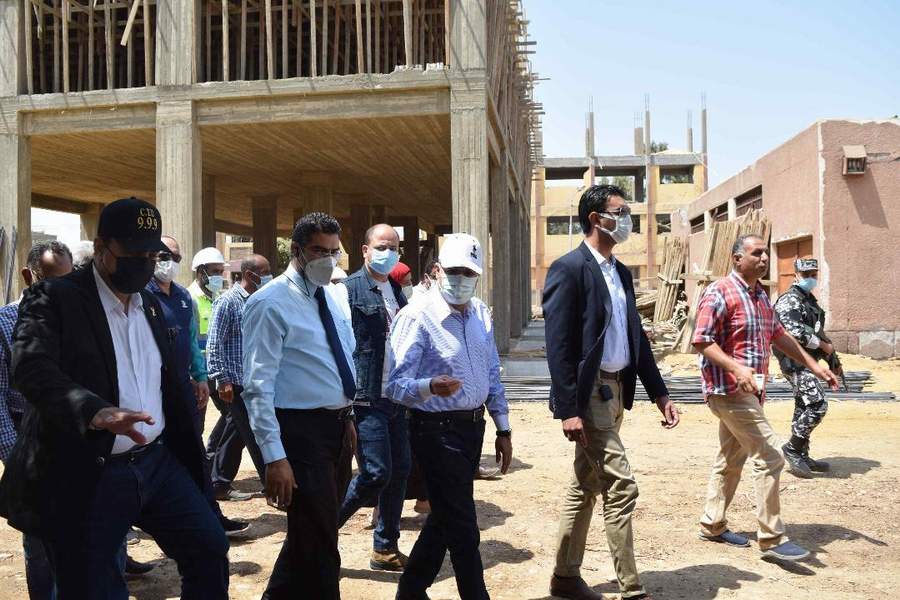 محافظ المنيا، يتابع أعمال تنفيذ مشروعات المبادرة الرئاسية 