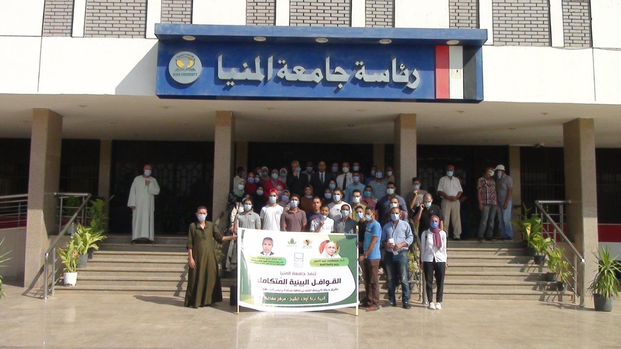 توقيع الكشف الطبي على 421 حالة بقافلة جامعة المنيا لـ 