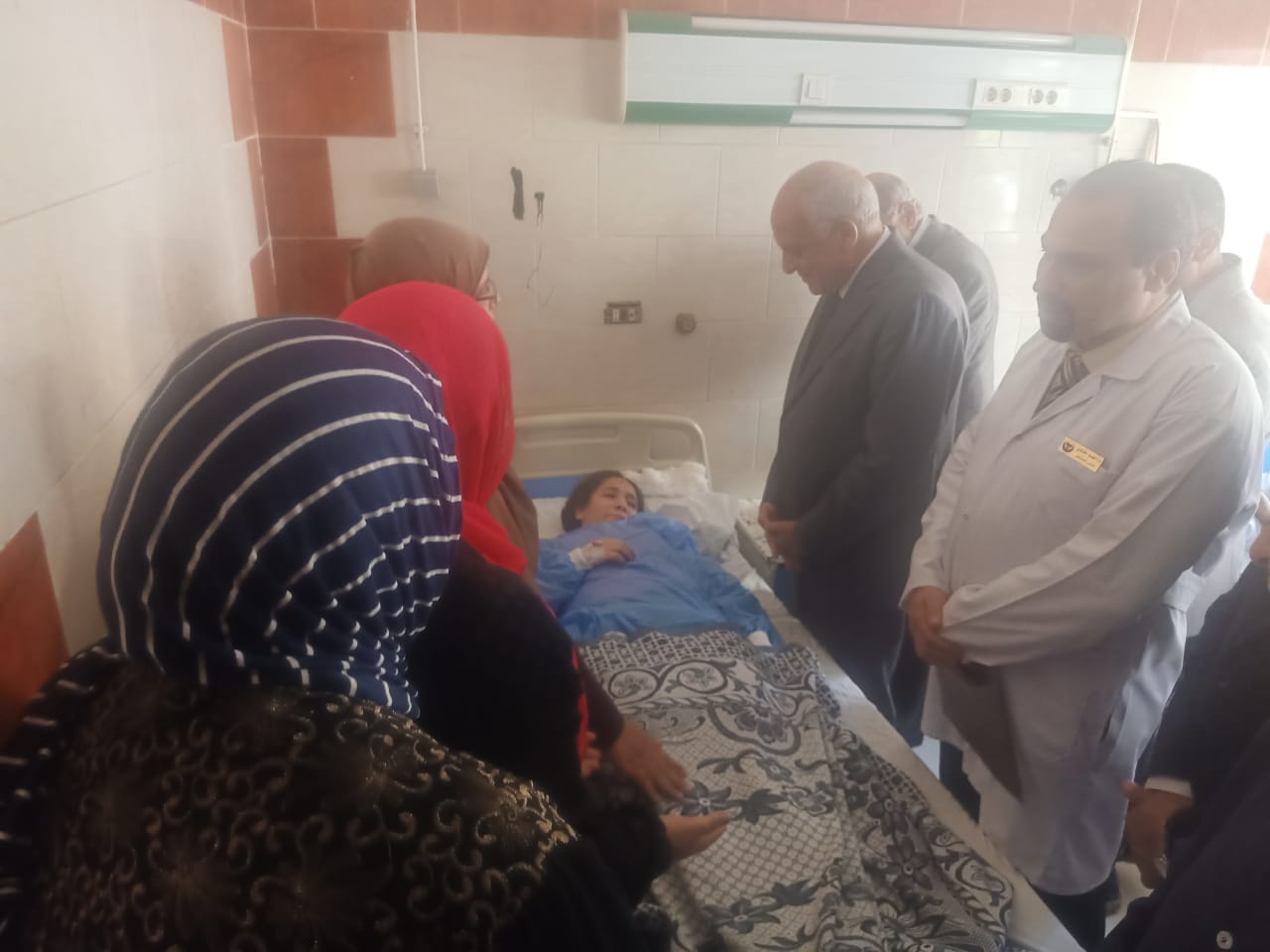 بالصور.. مصرع طالبة واصابة اخرين بعد سقوط حائط خرساني اثتاء صعودهم الفصول بمدرسة المعتمدية بكرداسة