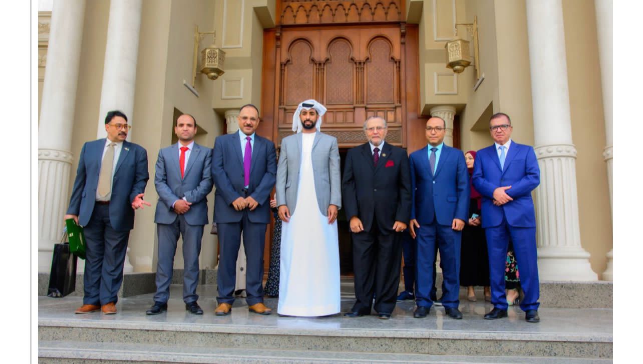  آل نهيان يزور اتحاد الآثاريين العرب ويتسلم درع السفارة الثقافية لدولة الامارات