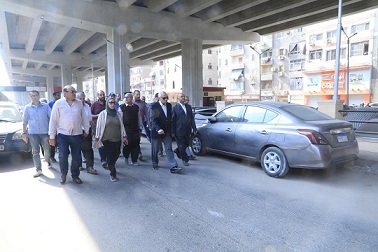 محافظ الجيزة : موقف حضاري أسفل محور الفريق كمال عامر بأرض اللواء يستوعب ٣٠٠ سيارة 