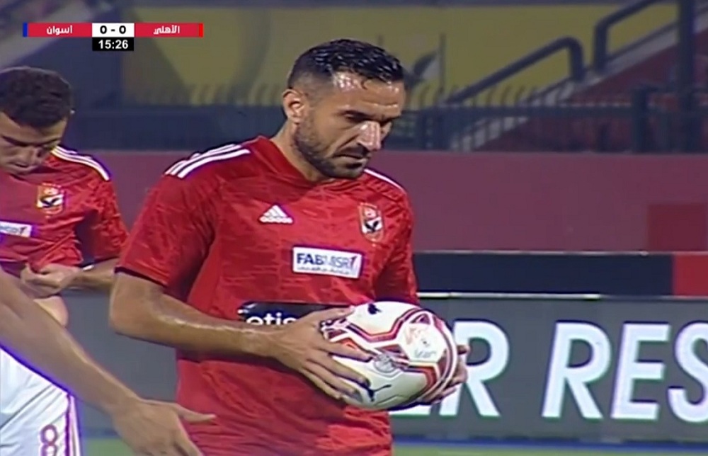 انتهاء مباراة الأهلي وأسوان بفوز صعب للمارد الأحمر بهدف نظيف (فيديو)