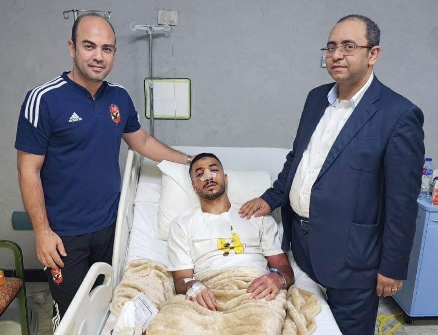 لاعب الأهلي يغادر المستشفى بعد إجراء جراحة بالأنف 