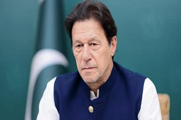 إصابة عمران خان برصاصة في ساقه عقب إطلاق نار على سيارته