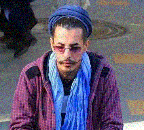 بالصور .. أحرقوه حيا ظنا بأنه وراء حرائق الغابات، محكمة جزائرية تقضي بإعدام 49 متهما