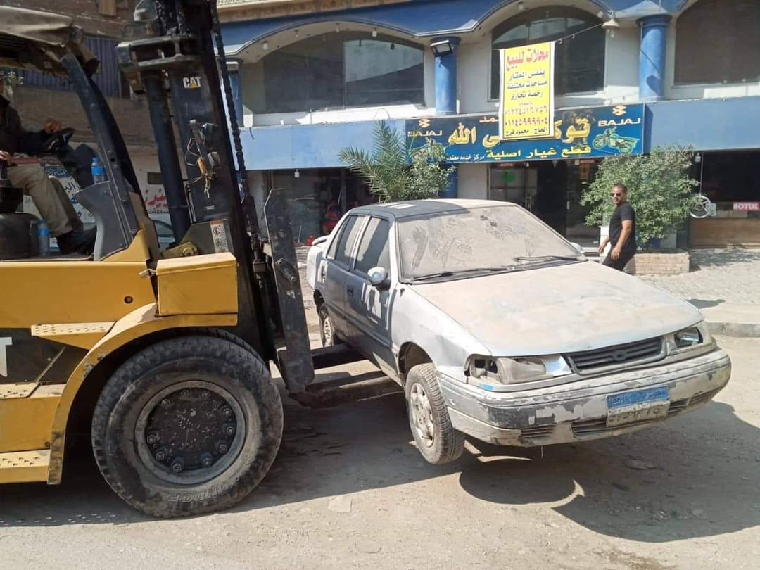 محافظة الجيزة : حملات لكلبشة السيارات المتعدية علي الجزر الوسطى وارصفة المشاه بشمال والوراق والطالبية والعجوزة والبدرشين
