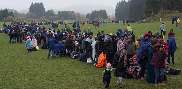 تاجاني: الممرات الإنسانية للاجئين طريقة واضحة لقول 