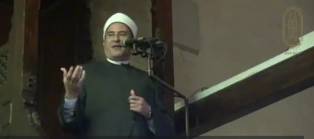 خطيب الجامع الأزهر للتجار: إخفاء السلع عن الناس واحتكارها حرام