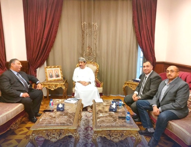سفير عُمان بالقاهرة يبحث سبل التعاون في مجال الطاقة المتجددة مع عدد من المستثمرين المصريين