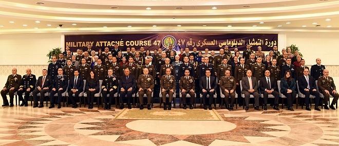 وزير الدفاع يشهد حفل تخرج دورة التمثيل الدبلوماسى العسكرى المصرى بالخارج
