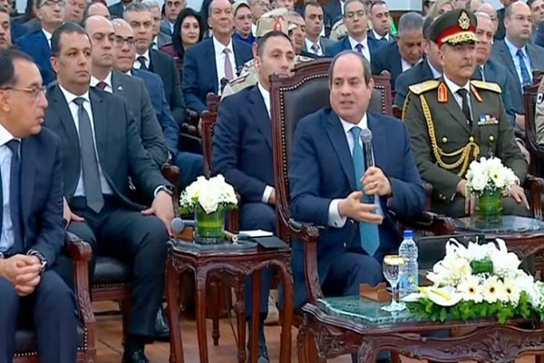 السيسي يشدد على سرعة الإفراج عن السلع بالموانئ، ومدبولي :