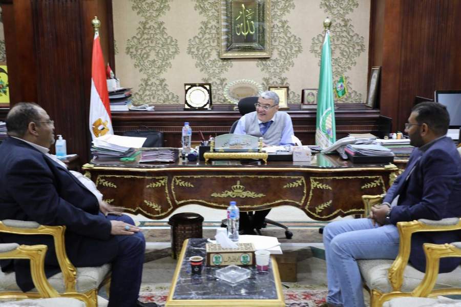 محافظ المنيا يبحث دعم الأنشطة الثقافية والفنية مع رئيس الإدارة المركزية لإقليم وسط الصعيد الثقافي