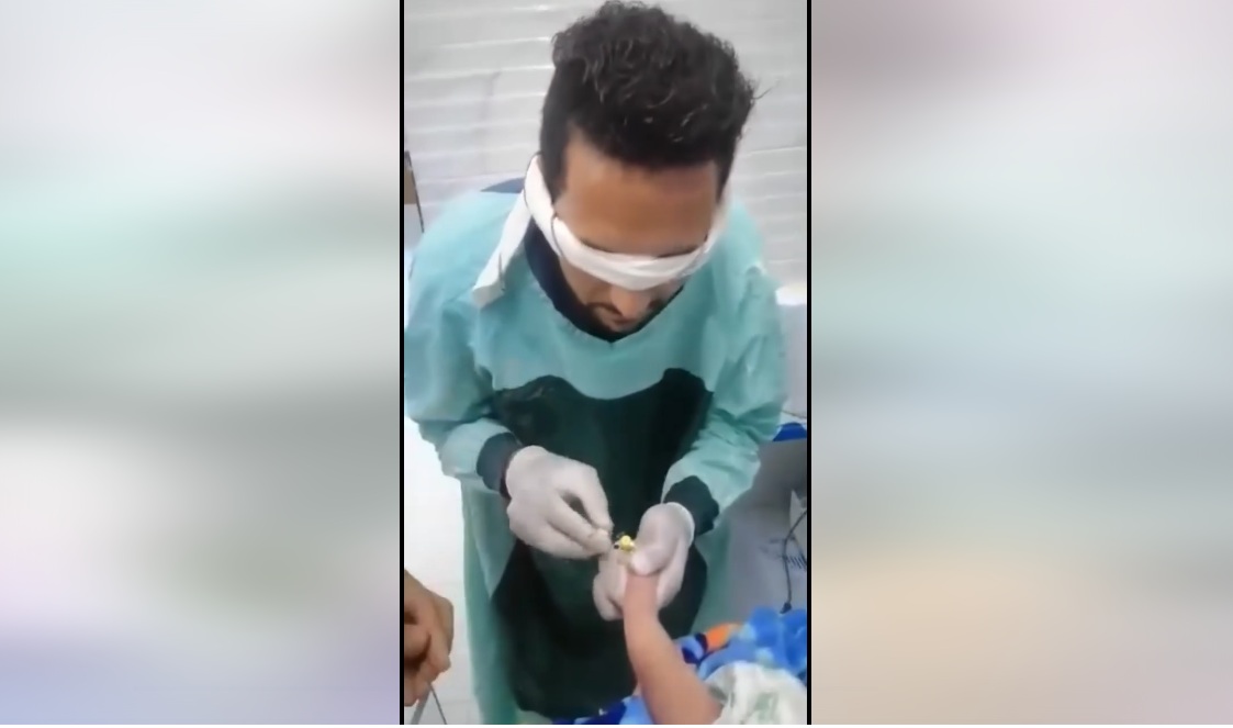 النائب العام يأمر بحبس ثلاثة متهمين عرضوا حياة رضيع للخطر بالمنيا

