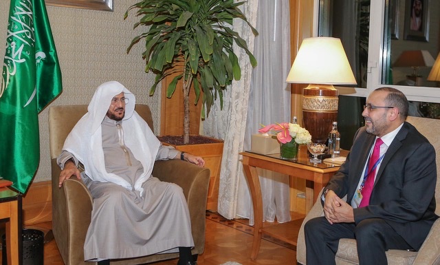 وزير الشؤون الإسلامية السعودي يلتقي عددًا من الشخصيات بالمؤتمر الـ32 للمجلس الأعلى 