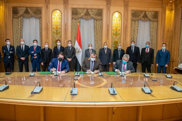 الإنتاج الحربى: توقيع اتفاقية لتأسيس شركة لتصنيع مكونات مجموعات تحويل السيارات للعمل بالغاز الطبيعى