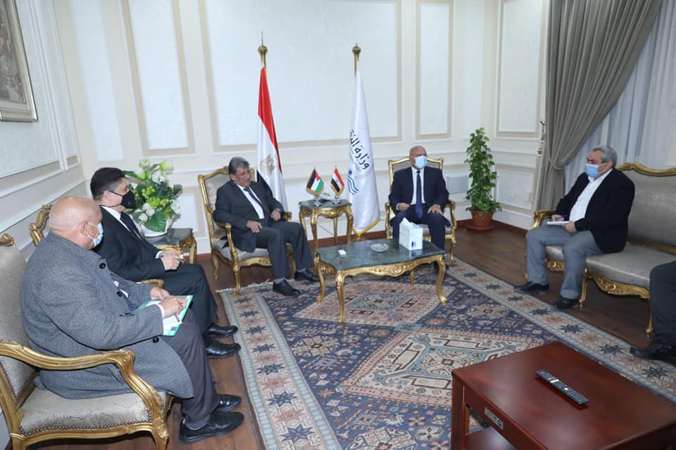 وزير النقل يبحث مع نظيره الأردني سبل تعزيز التعاون المشترك في مجال السكك الحديدية والنقل البحري