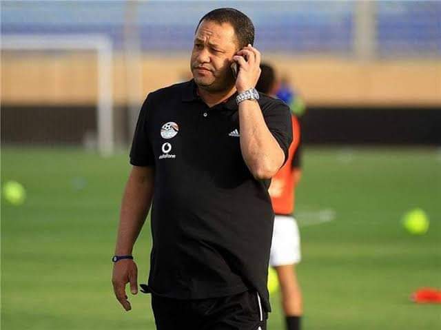 ضياء السيد يتابع تدريبات البنك الأهلي