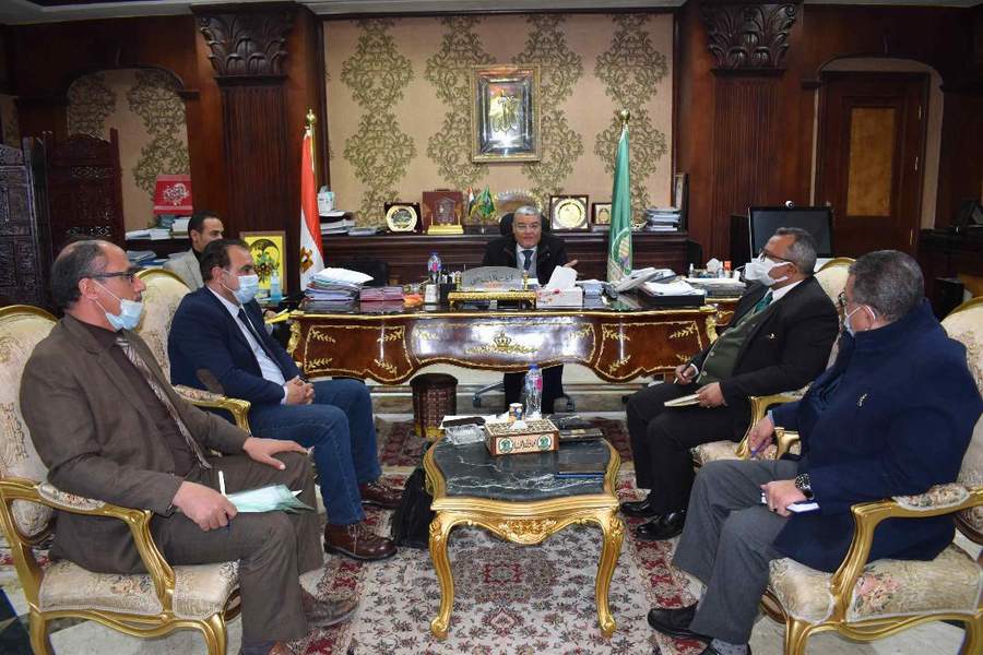 محافظ المنيا، يوجه بالإسراع في استكمال إجراءات التصالح في مخالفات البناء  